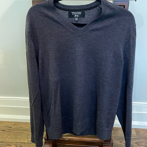 Banana Republic Italian Merino Yarn Men’s Charcoal Sweater size Medium - Picture 1 of 4